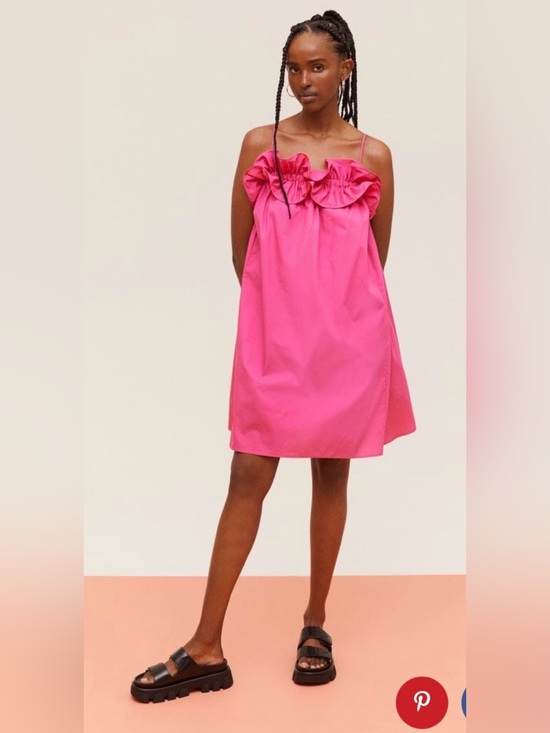 H&M Dresses & Skirts - H&M Hot Pink Ruffle-Front Casual Dress